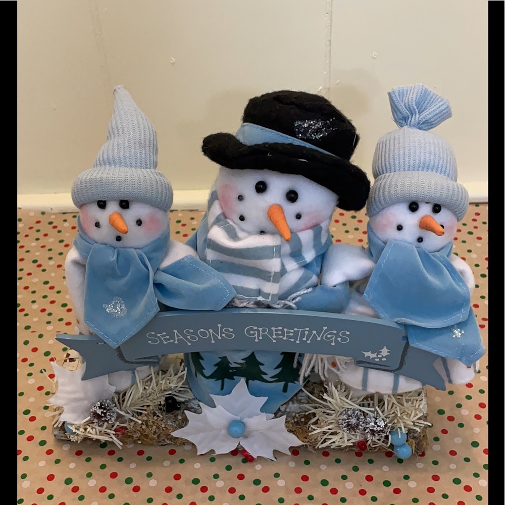 Vintage Sweet Christmas decor. Dancing and singing. Includes 2 AA batteries